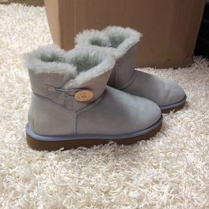 UGG Women’s Snow Boots Size 6